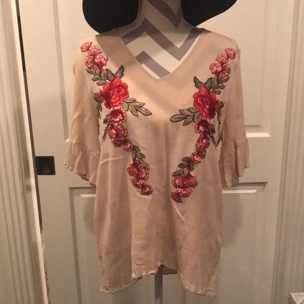 Woman’s embroidered shirt Size Medium